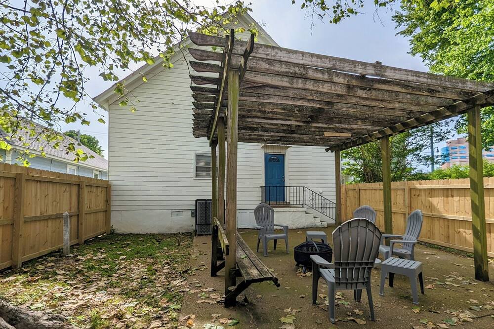 Photo of Outdoor in Uptown