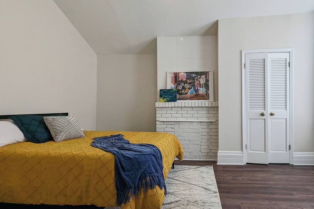 Photo of Bedroom in Uptown