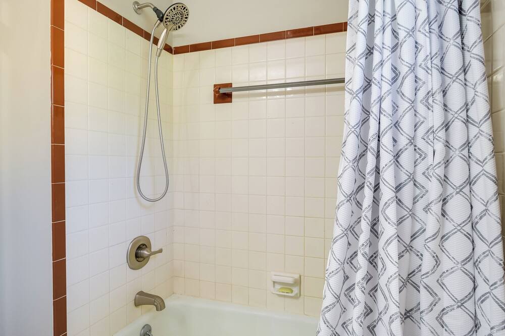 Photo of Bathroom in Palmyra