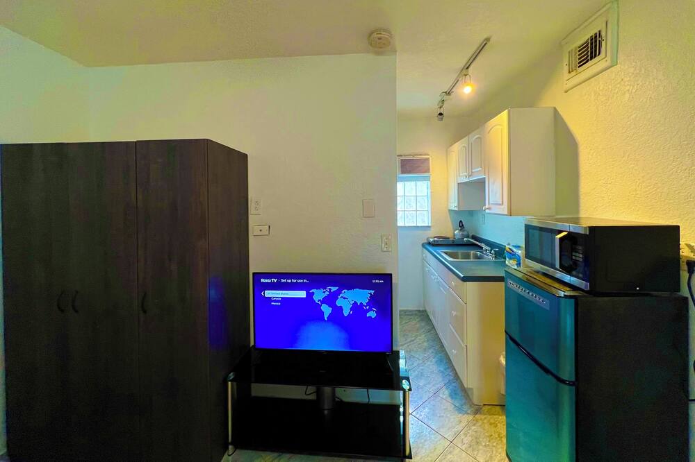 Photo of Others in Hollywood