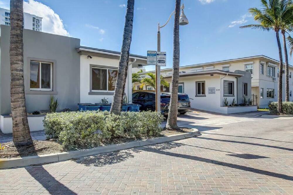 Photo of Outdoor in Hollywood