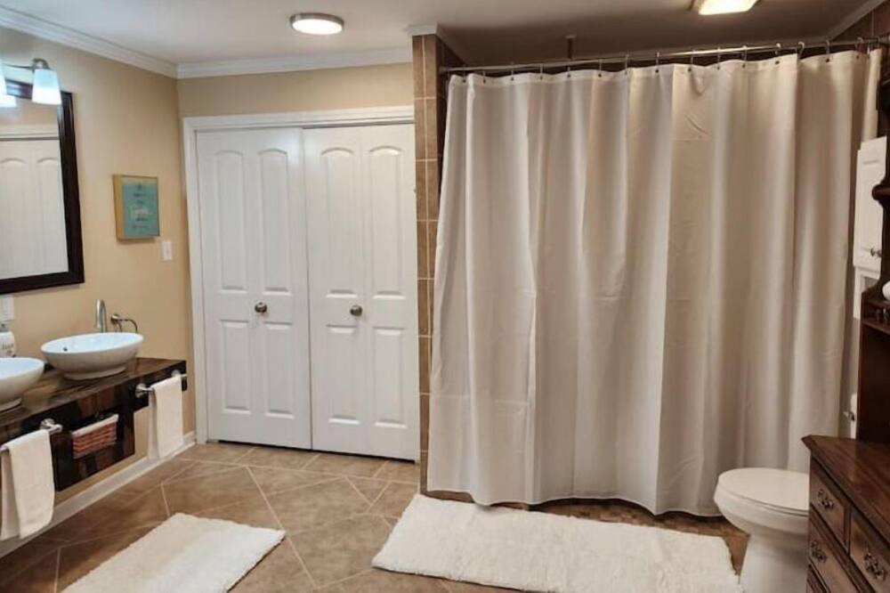 Photo of Bathroom in Buchanan