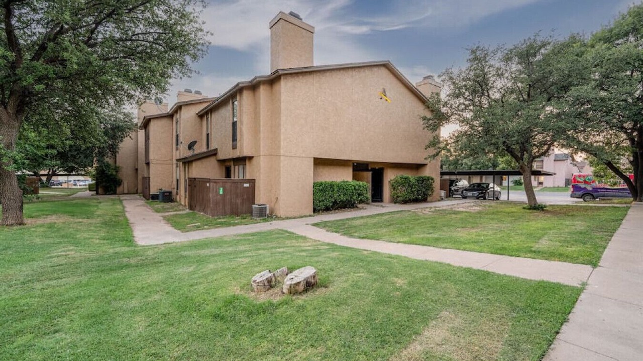 Photo of Outdoor in Raintree