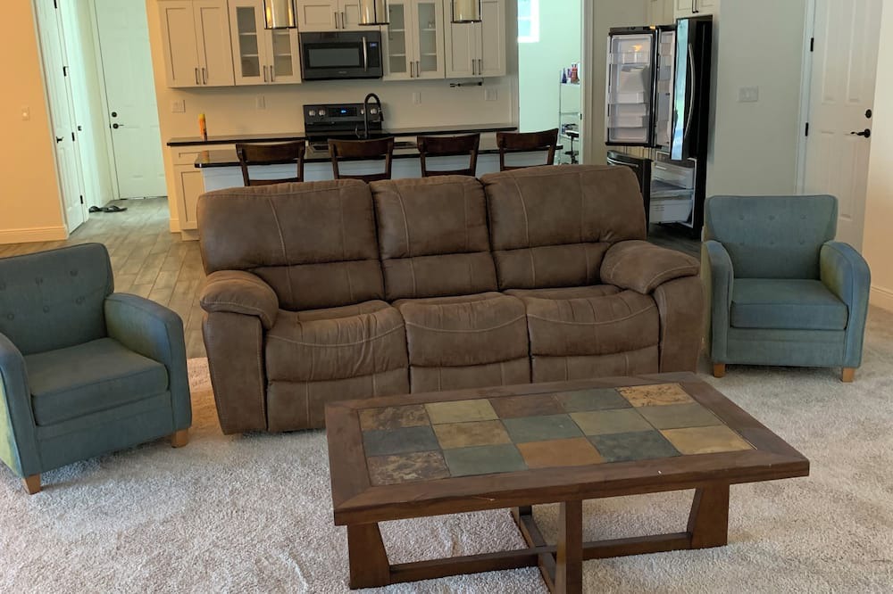 Photo of Livingroom in Hawthorne