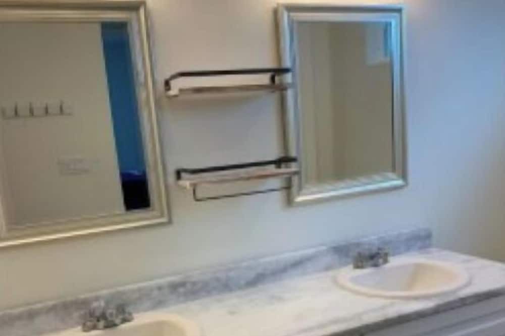 Photo of Bathroom in Hawthorne