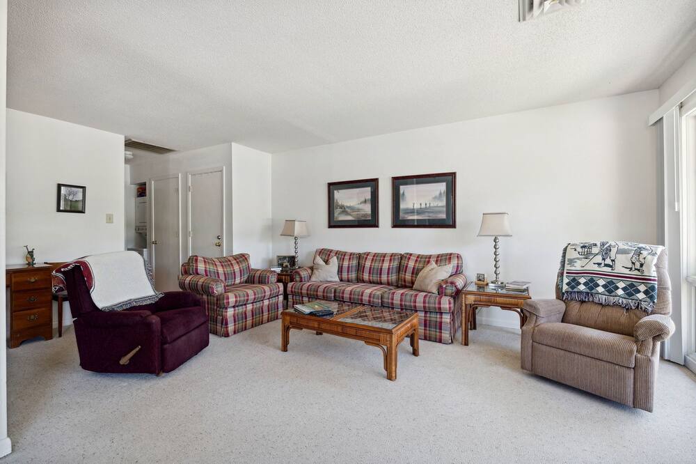 Photo of Livingroom in Foxfire