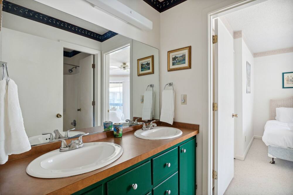 Photo of Bathroom in Foxfire