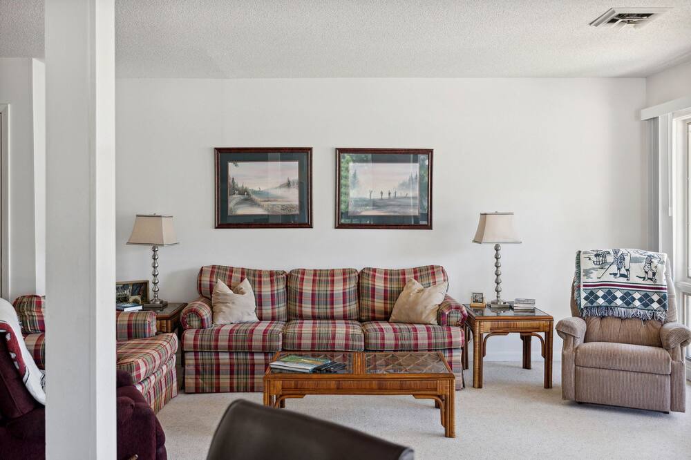 Photo of Livingroom in Foxfire
