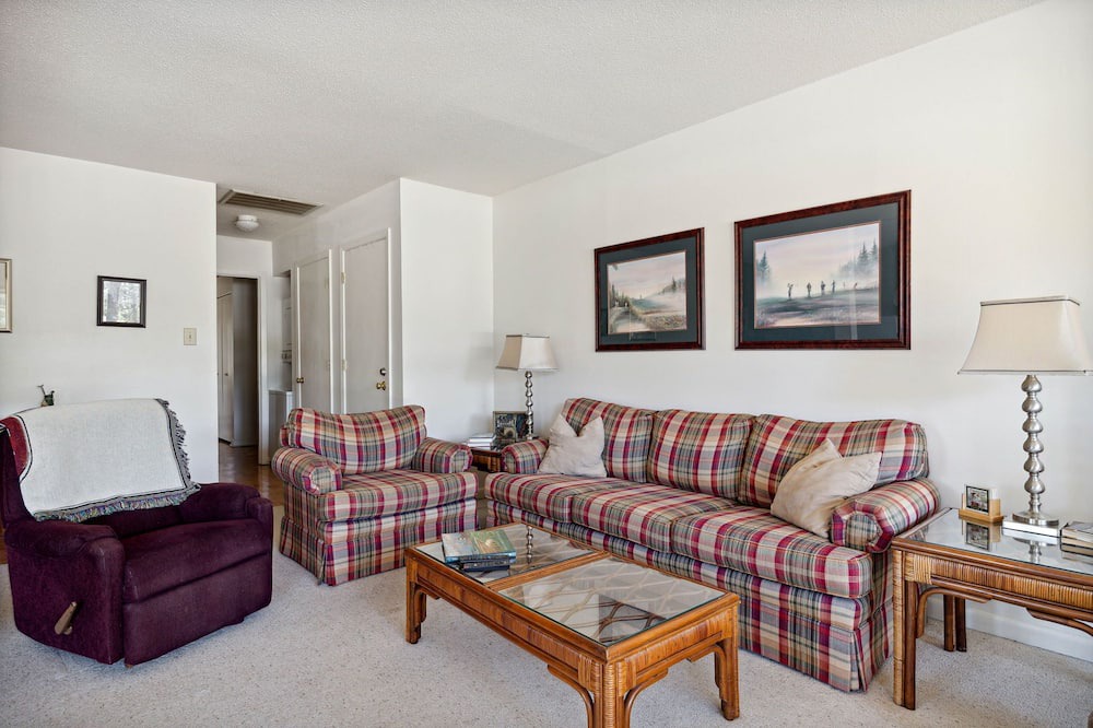 Photo of Livingroom in Foxfire