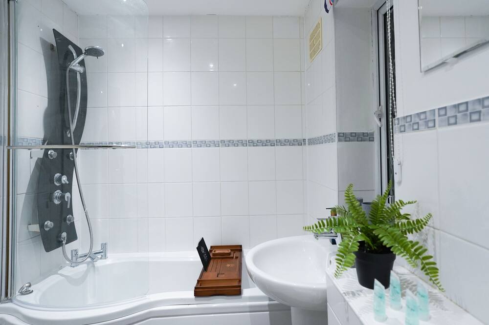 Photo of Bathroom in Tea Green