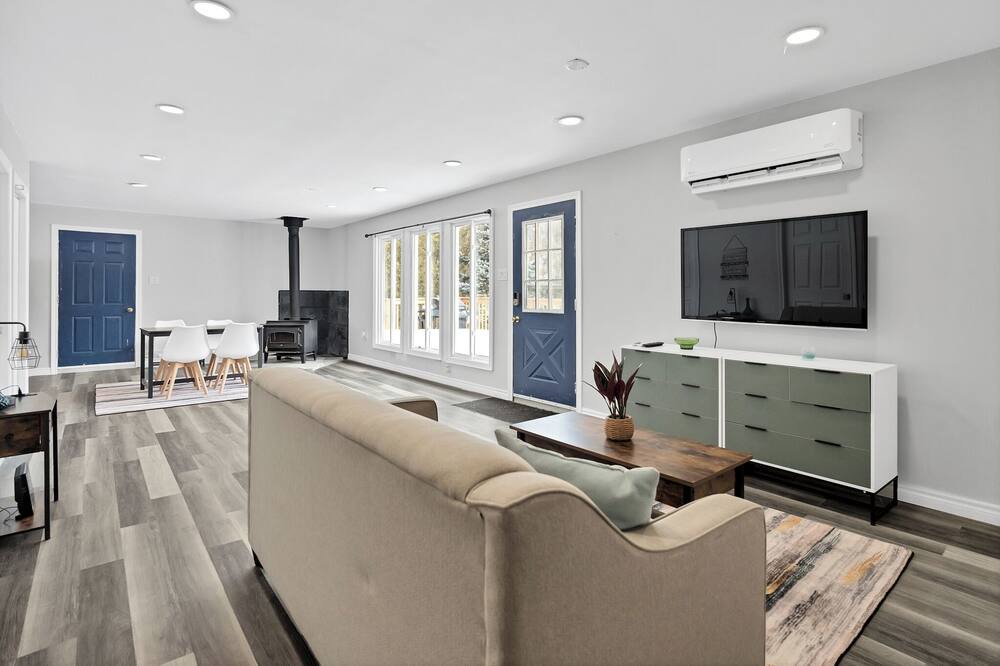 Photo of Livingroom in Irondale