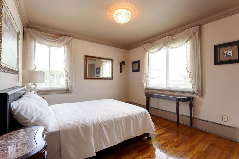 Photo of Bedroom in Laval-des-Rapides