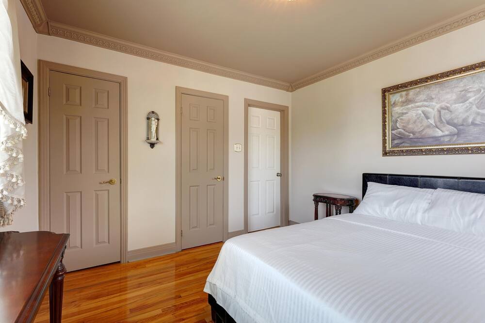 Photo of Bedroom in Laval-des-Rapides