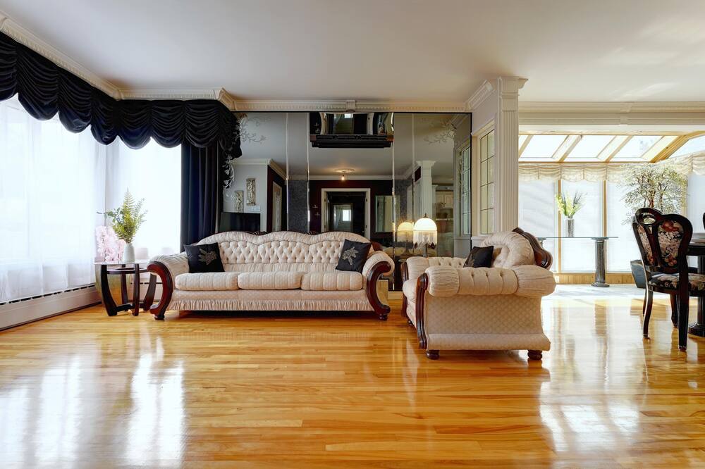 Photo of Livingroom in Laval-des-Rapides