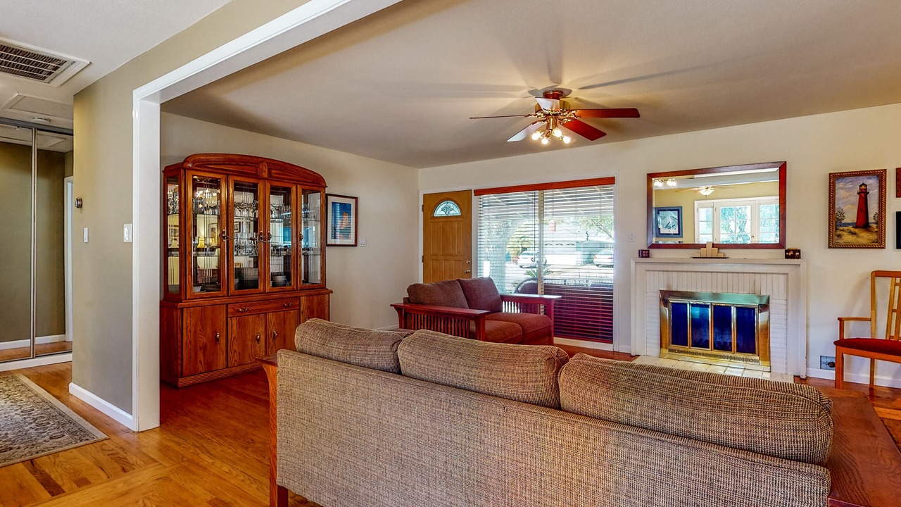Photo of Livingroom in Arden-Arcade