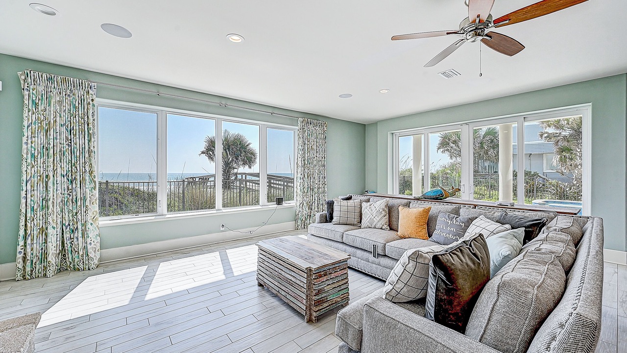 Photo of Livingroom in Crescent Beach