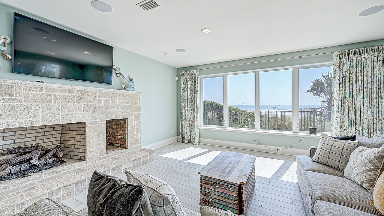 Photo of Livingroom in Crescent Beach