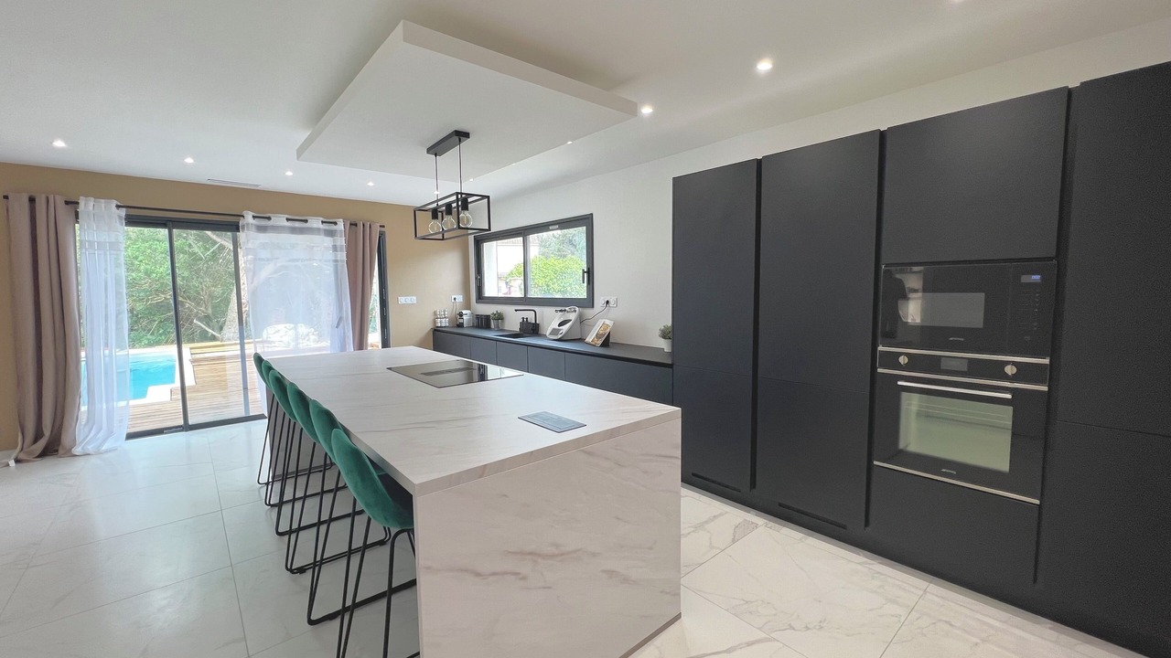 Photo of Kitchen in Comps