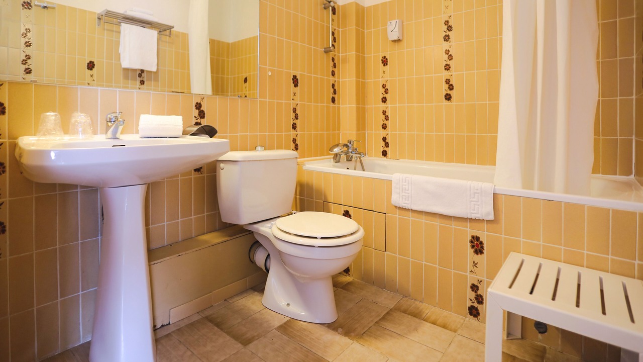 Photo of Bathroom in Saint-Maixent-l'Ecole