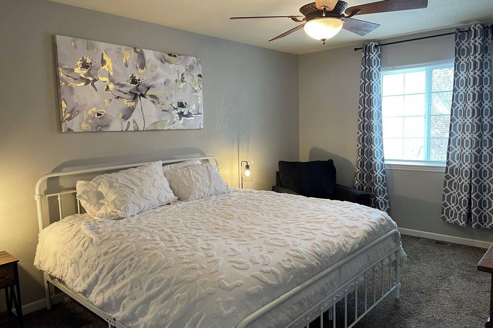 Photo of Bedroom in Klamath Falls