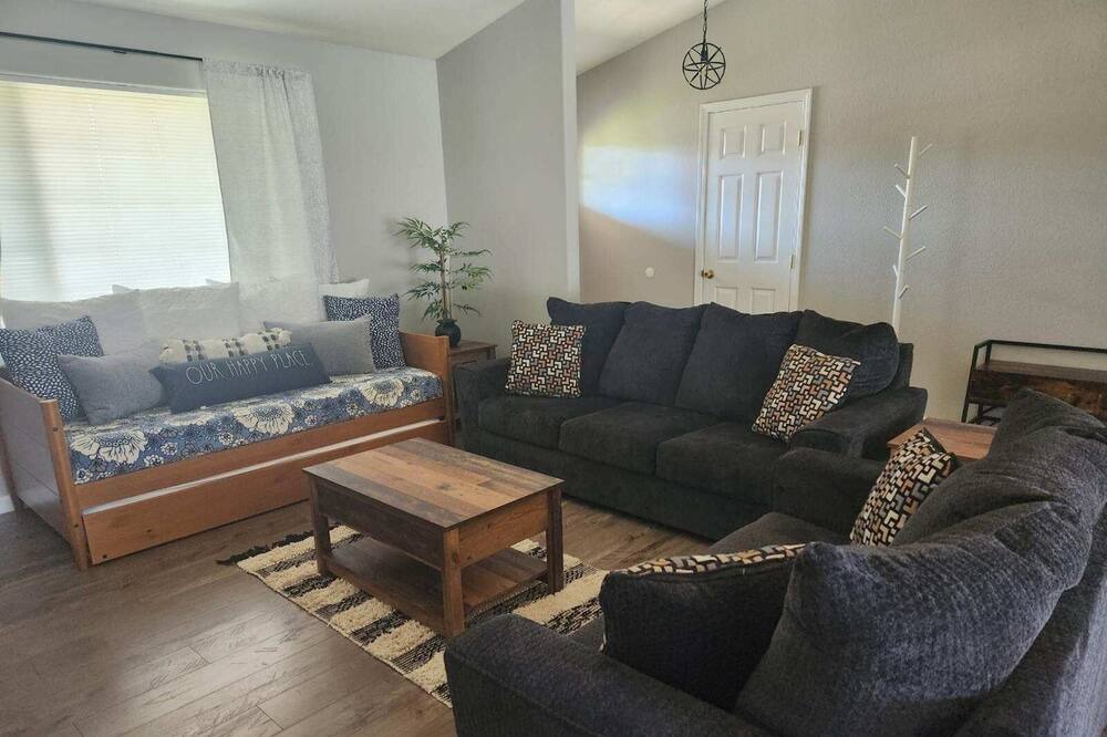Photo of Livingroom in Klamath Falls