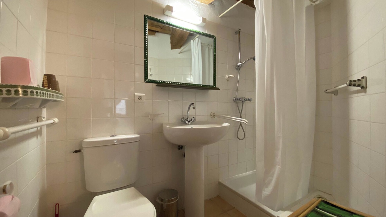 Photo of Bathroom in Cardet