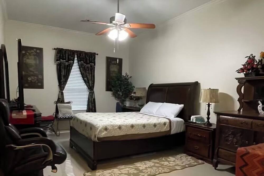 Photo of Bedroom in Iowa Colony