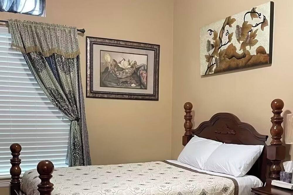 Photo of Bedroom in Iowa Colony