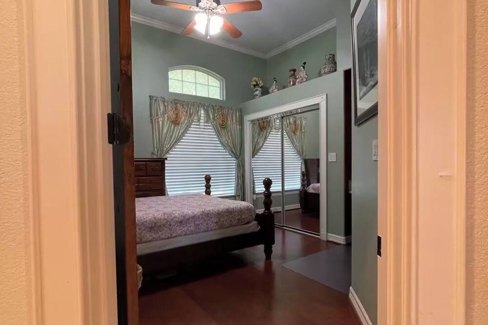 Photo of Bedroom in Iowa Colony