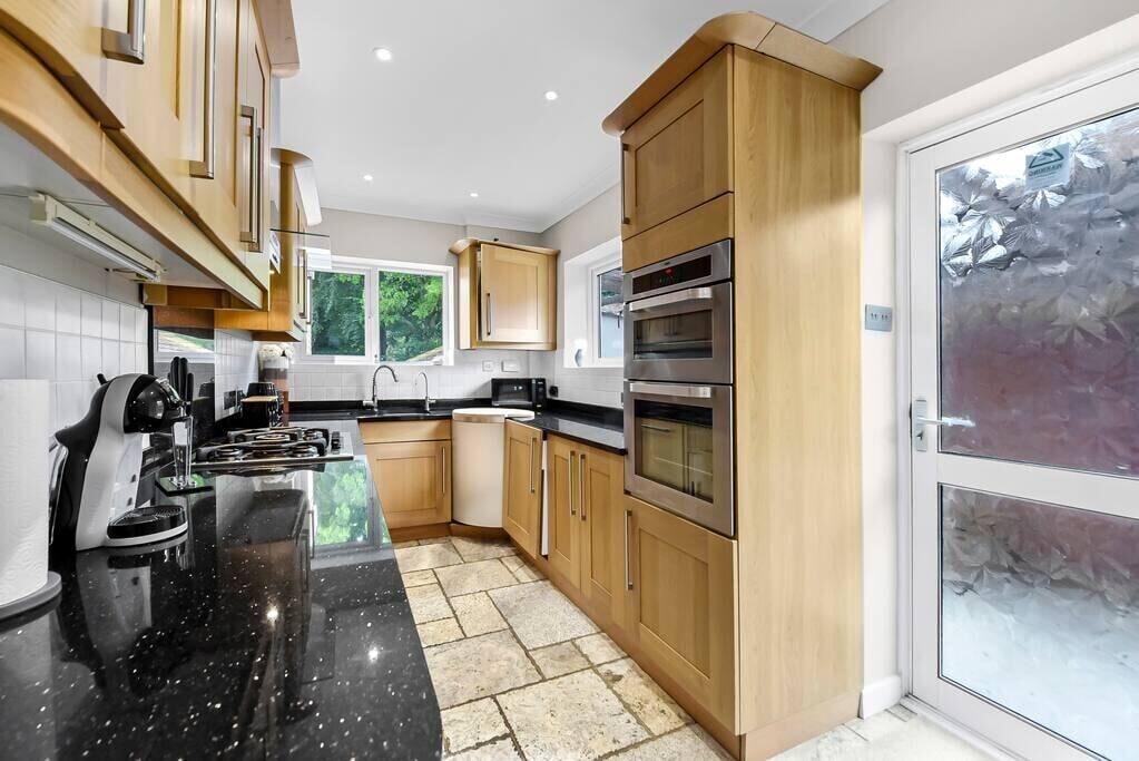 Photo of Kitchen in Knaphill