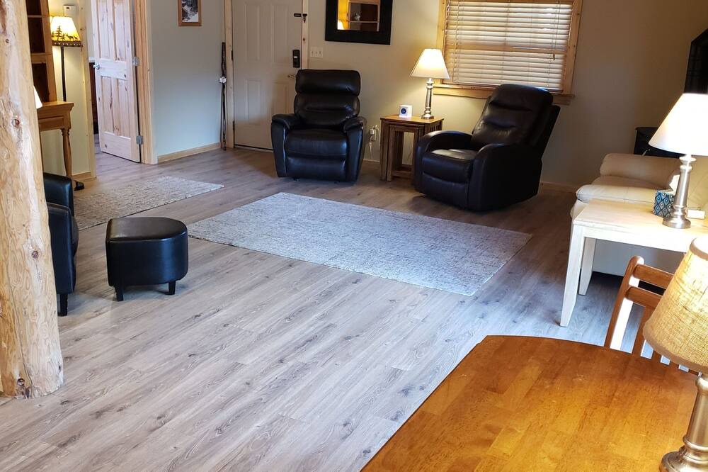 Photo of Livingroom in Enterprise