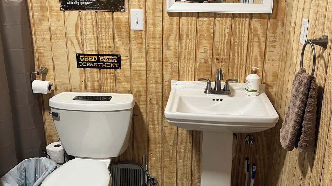 Photo of Bathroom in Tuscumbia