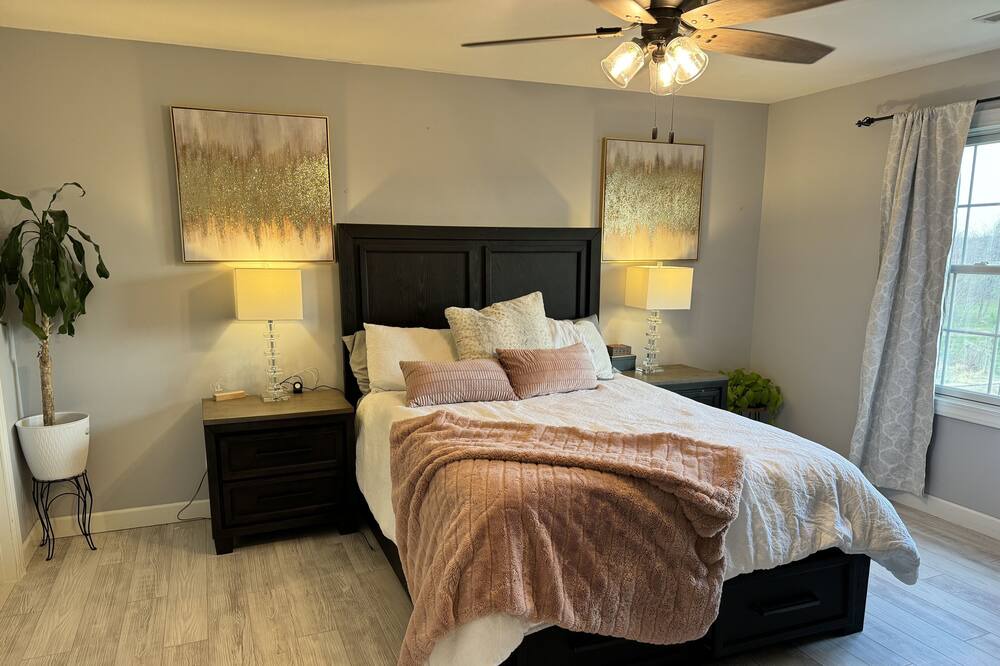 Photo of Bedroom in Forsyth