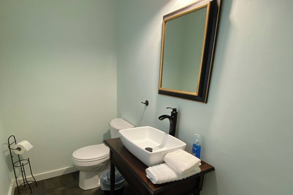 Photo of Bathroom in Crowley