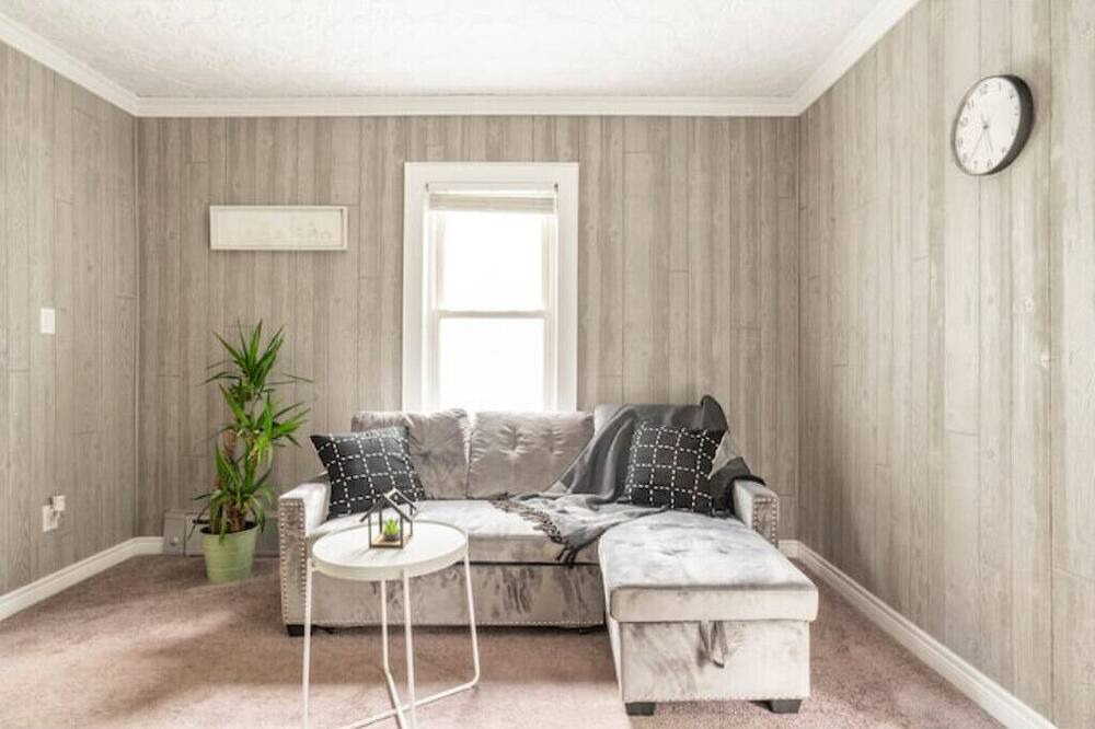 Photo of Livingroom in Mineola