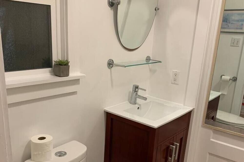 Photo of Bathroom in El Cerrito