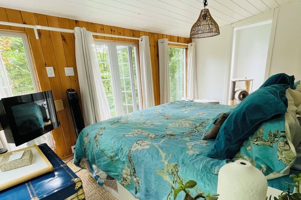Photo of Bedroom in St-Adolphe-d'Howard