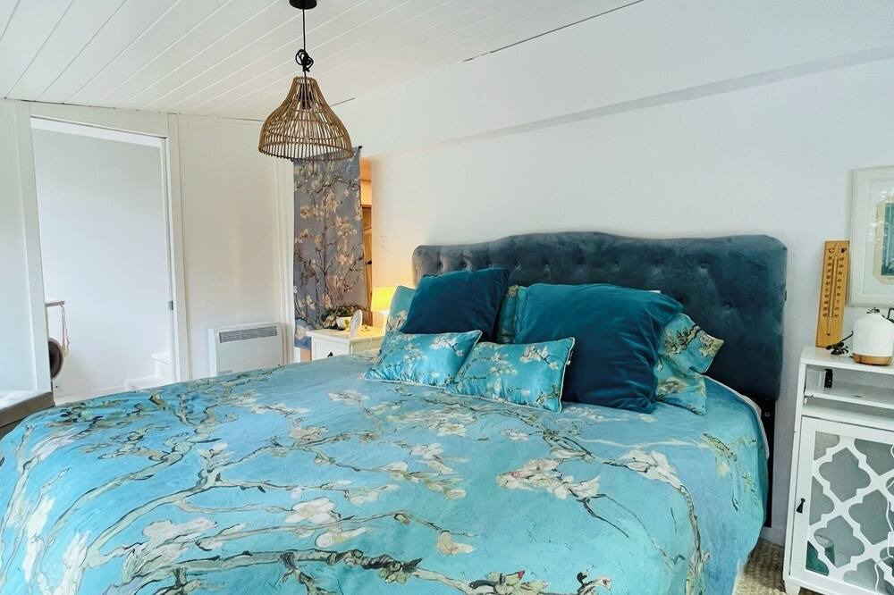 Photo of Bedroom in St-Adolphe-d'Howard