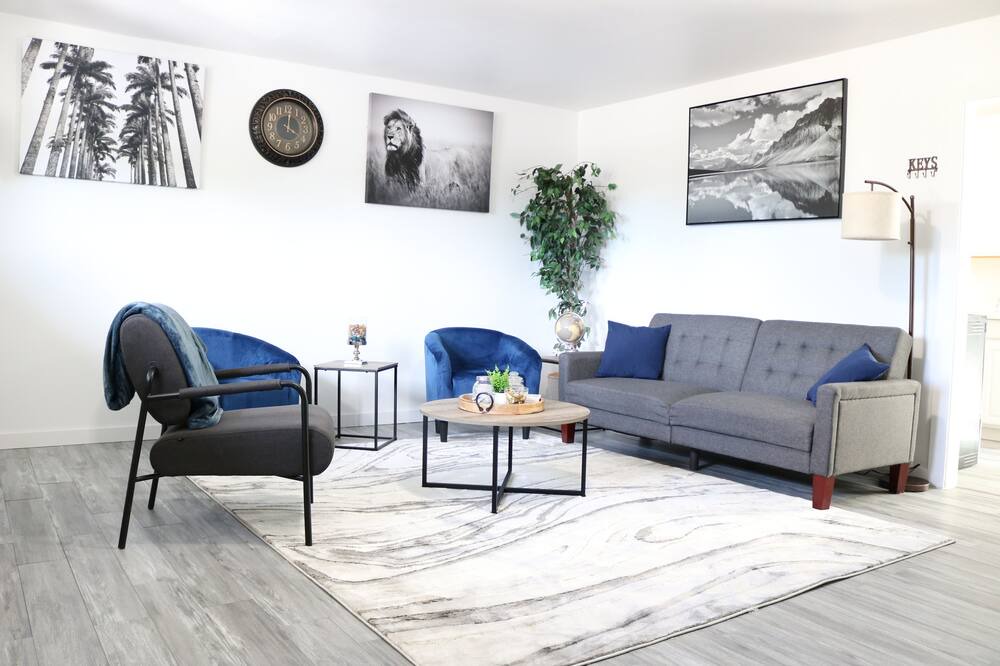 Photo of Livingroom in University Place