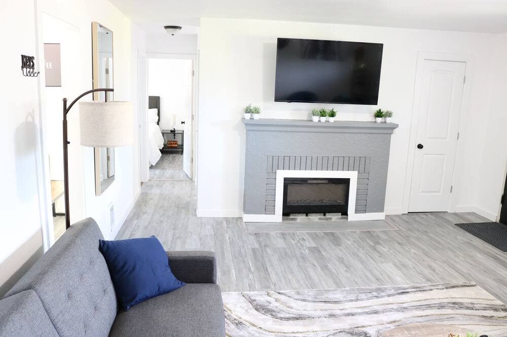 Photo of Livingroom in University Place