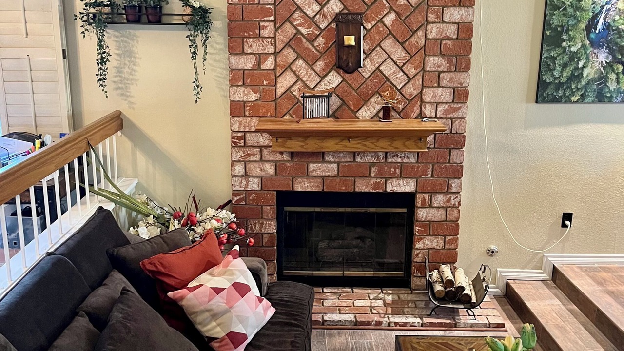Photo of Livingroom in Newhall