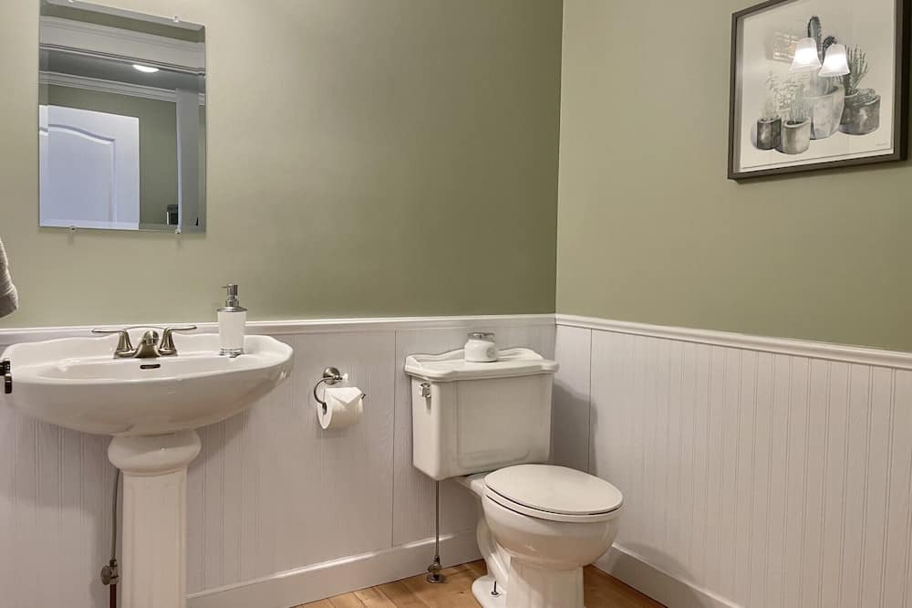 Photo of Bathroom in Deer Lake