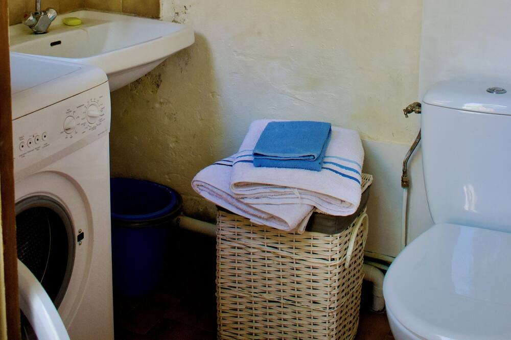 Photo of Bathroom in Olonzac