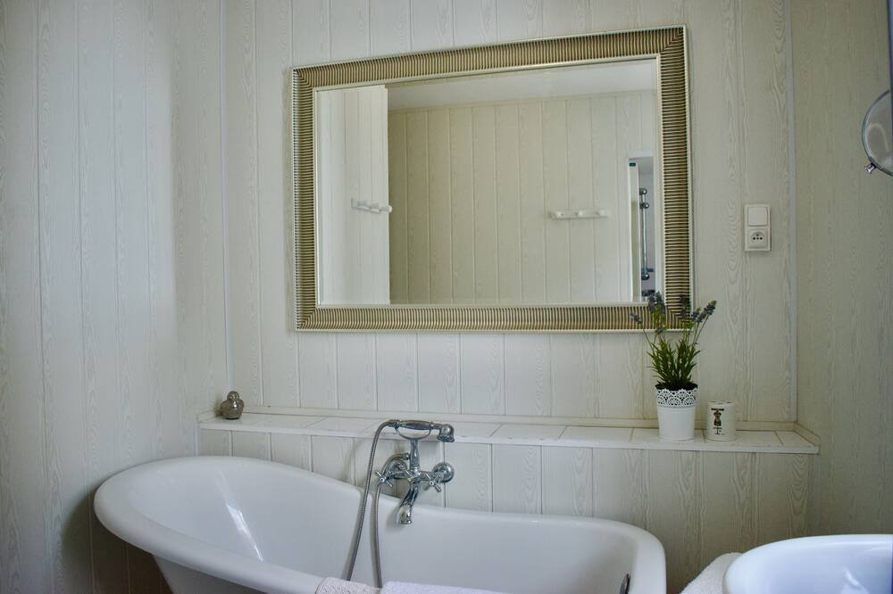 Photo of Bathroom in Olonzac