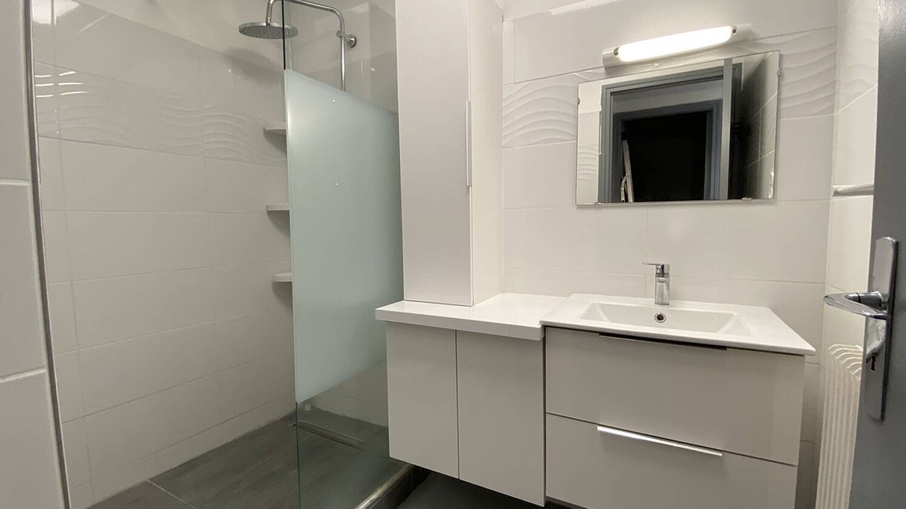 Photo of Bathroom in La Jetee