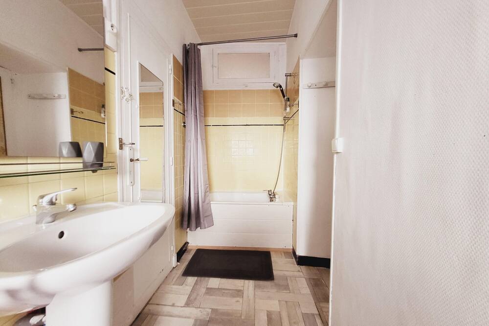 Photo of Bathroom in Saint-Ambroix