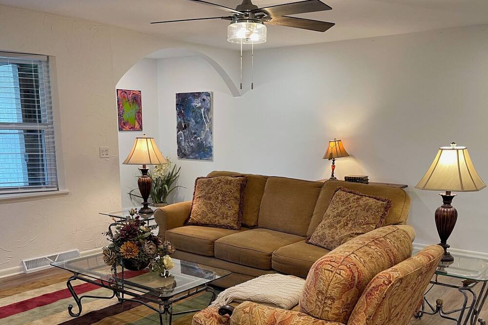 Photo of Livingroom in Turners