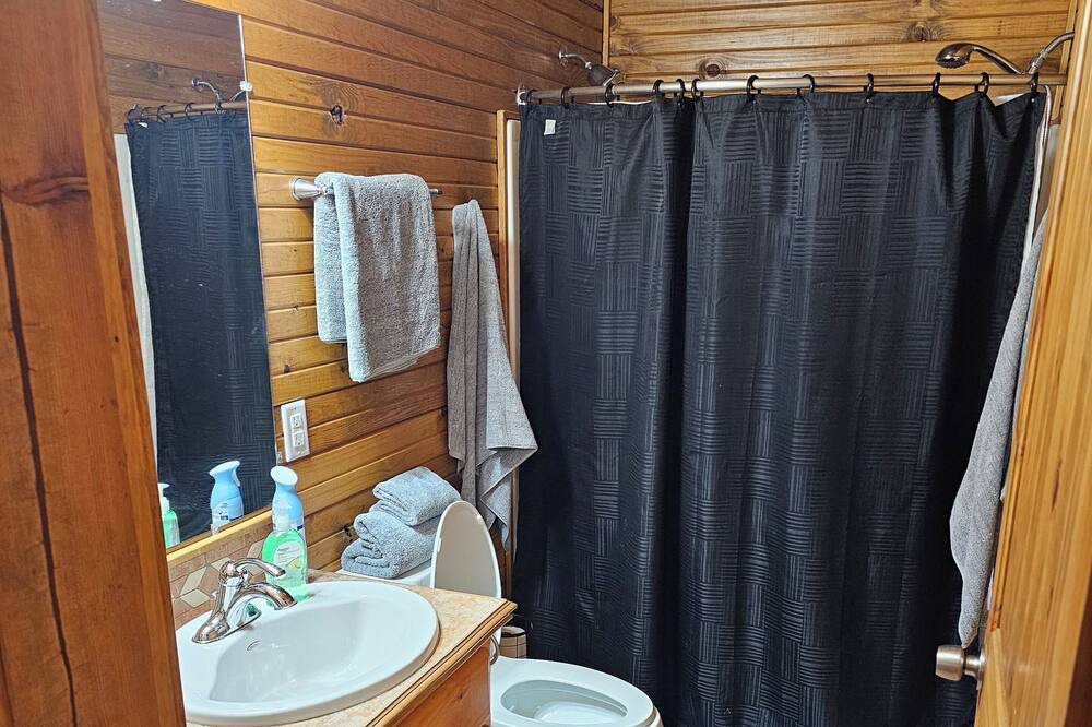 Photo of Bathroom in Hoyt