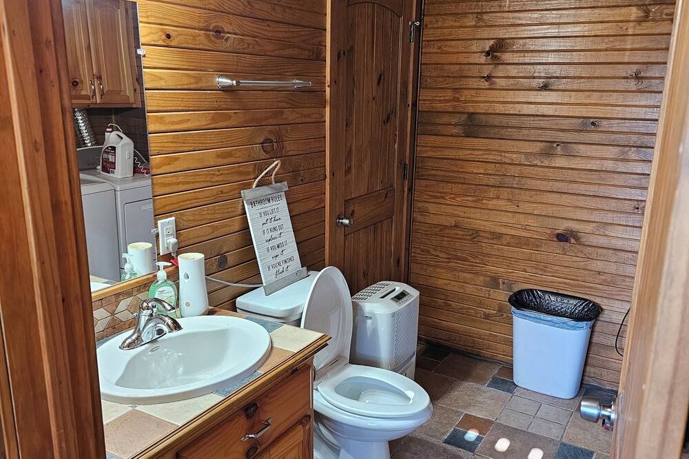 Photo of Bathroom in Hoyt