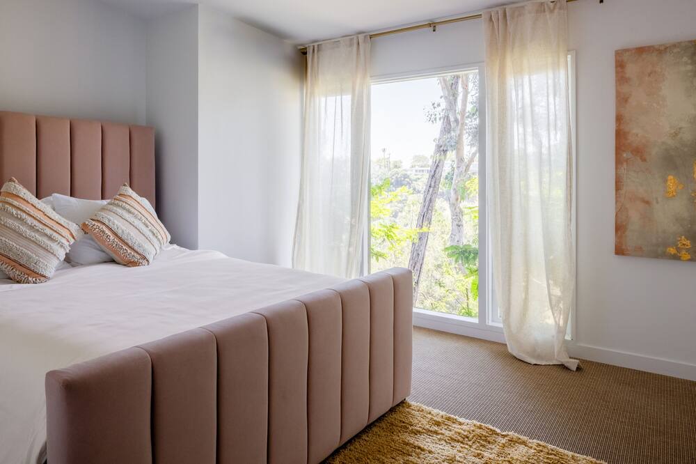 Photo of Bedroom in Beverly Glen